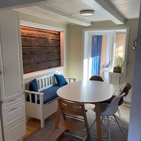 Tidligere Stall Omgjort Til Koselig Hjem I Sentrum Apartamento Tromsø